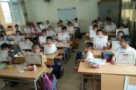 Bộ GD&ĐT nói gì về ảnh học sinh duy nhất trong lớp không có giấy khen