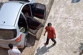 Bé trai 10 tuổi bị bác ruột chém lìa 2 tay