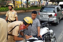 Quy định giấy phép lái xe có 12 điểm/năm: Chặn “tiêu cực”, nâng ý thức