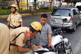 Quy định giấy phép lái xe có 12 điểm/năm: Chặn “tiêu cực”, nâng ý thức