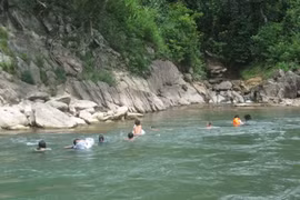 Học sinh tuyệt đối không được chơi đùa gần ao hồ, sông suối trong thời gian nghỉ nghè