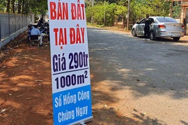 "Những "kẻ" tiếp tay khiến đất lên cơn sốt!"