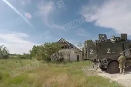 Vệ binh Quốc gia Nga vô hiệu hóa một điệp viên Ukraine, thu giữ 1 MANPAD ở Kherson. Ảnh màn hình