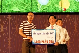 Tân Hiệp Phát trao tặng quà cho trẻ em nghèo dịp Tết Trung thu