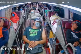 Camera trên xe khách sẽ giúp phát hiện ngay những hành khách không đeo khẩu trang, giúp phòng chống lây nhiễm dịch Covid-19 trên xe khách.