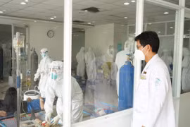 TPHCM: Số ca mắc mới giảm sâu, hệ thống y tế đã đứng vững