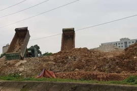 Công khai đổ chất thải tại An Khánh, Hoài Đức