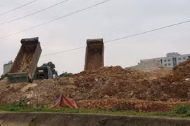 Công khai đổ chất thải tại An Khánh, Hoài Đức