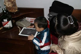 Trẻ mê, “nghiện” công nghệ sẽ dẫn đến những hệ lụy xấu