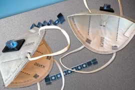 Khẩu trang gắn cảm biến phát hiện lây nhiễm Covid -19 