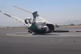 Liên quân Ả rập Xê út không kích dữ dội, sân bay quốc tế Sanaa ngừng hoạt động