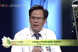 Lương y Phạm Ngọc Khánh thường xuyên chia sẻ kinh nghiệm chữa bệnh trên truyền hình.