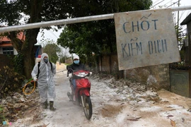 Rải vôi, khử trùng khi dịch cúm A/H5N6 xuất hiện