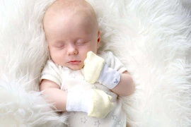 Chú ý bao tay kẻo hoại tử tay bé