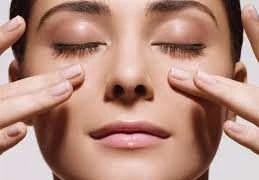 Tự xoa bóp xóa nếp nhăn da mặt