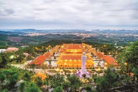 Du lịch gắn mác “tâm linh” để dễ xin dự án