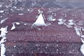 Lào cai: Nhiều du khách lên đỉnh Fansipan ghi lại những khoảnh khắc mưa tuyết xuất hiện