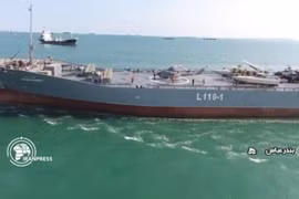 Iran biên chế một chiến hạm đại dương mới