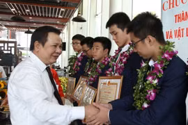 Đoàn học sinh Việt Nam đứng số 1 thế giới cuộc thi Olympic Vật lý thiên văn quốc tế