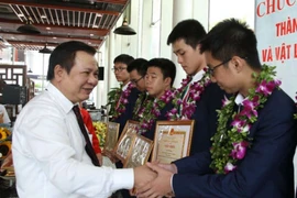 Đoàn học sinh Việt Nam đứng số 1 thế giới cuộc thi Olympic Vật lý thiên văn quốc tế