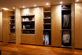 Xử lý tủ quần áo bị mọt tấn công