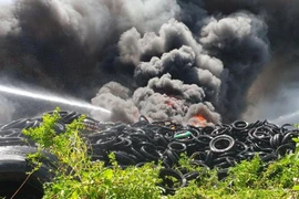 Video: Xưởng lốp xe trên quận 12, TPHCM bùng cháy dữ dội