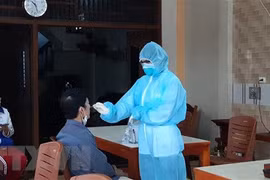 Giám sát chặt chẽ người tiếp xúc với bệnh nhân dương tính trở lại