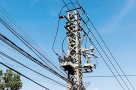 Màn đảo vai tại những gói thầu “siêu sát giá” của Công ty Điện lực Hòa Bình 