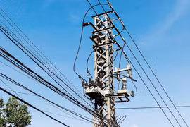 Màn đảo vai tại những gói thầu “siêu sát giá” của Công ty Điện lực Hòa Bình 