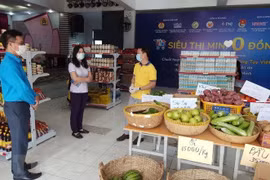 Ưu tiên tiếp tế hàng tiêu dùng thiết yếu đến vùng dịch TP.HCM