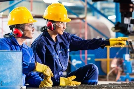 TP. HCM các nhà máy, xí nghiệp trở lại sản xuất mới đạt 50-70%.