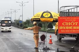 Tiêm đủ vắc xin người từ vùng dịch về Quảng Ninh vẫn phải cách ly tập trung