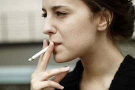 Không hút thuốc lá trước khi phẫu thuật nâng ngực