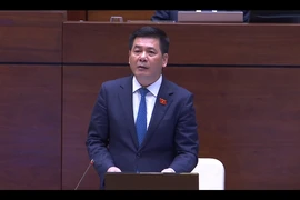 Bộ trưởng Nguyễn Hồng Diên trả lời chất vấn về xăng dầu