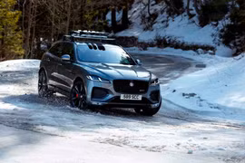 Jaguar F-Pace thế hệ mới ra mắt: Lột xác về nội thất, thêm trang bị