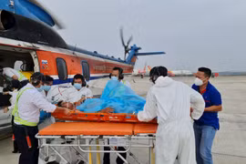 Mắc uốn ván nặng, ngư dân từ đảo Song Tử Tây được đưa về đất liền 