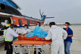 Mắc uốn ván nặng, ngư dân từ đảo Song Tử Tây được đưa về đất liền 