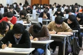 Hàn Quốc hoãn chuyến bay tránh gây ồn trong ngày thi đại học