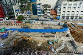 "Xâm nhập" 2 ga ngầm tuyến metro số 1