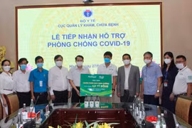 Nutifood và Ông Bầu trao tặng các sản phẩm dinh dưỡng trị giá 2,6 tỷ đồng cho bác sĩ tuyến đầu và bệnh nhân mắc Covid-19