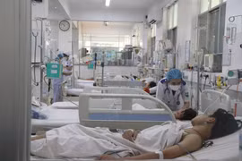 Quá tải các ca bệnh sốt xuất huyết ở TPHCM