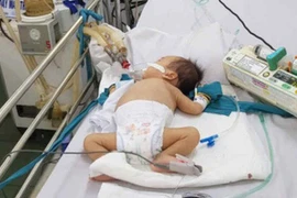 Bác sĩ Nhi cảnh báo triệu chứng đầu tiên của bệnh tay chân miệng, cha mẹ cần chú ý