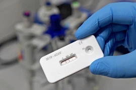 Ca COVID-19 kỷ lục: 221 ngày dương tính 