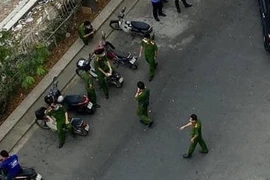 Công an TP HCM đang phong tỏa hiện trường nơi tiến sĩ Bùi Quang Tín rơi lầu