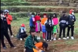 Cận cảnh công an giải cứu cô gái khỏi hủ tục bắt vợ ở vùng cao