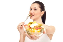 Nên ăn trái cây trước hay sau bữa ăn?