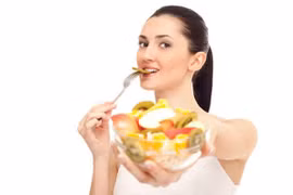 Nên ăn trái cây trước hay sau bữa ăn?