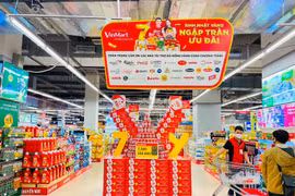 Thắt chặt chi tiêu, chị em nội trợ rủ nhau đi “săn” sale các mặt hàng nhu yếu phẩm