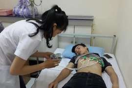 Điện tâm đồ ban đầu và điện tâm đồ cơ bản trong ngất