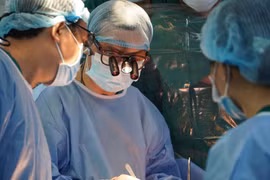  Xuyên đêm cứu bệnh nhân phình động mạch chủ vỡ